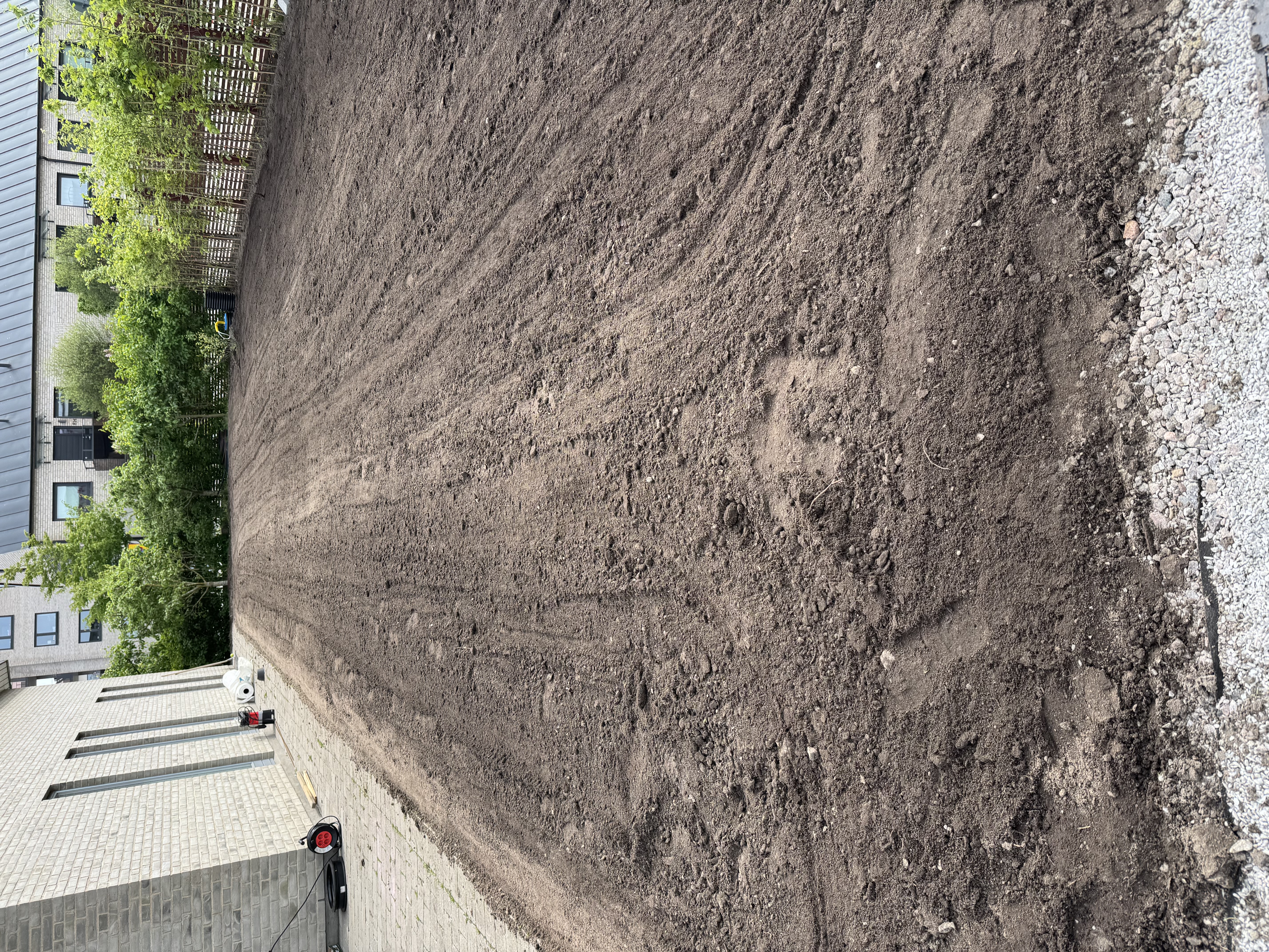 Förbereder jorden inför nysådd